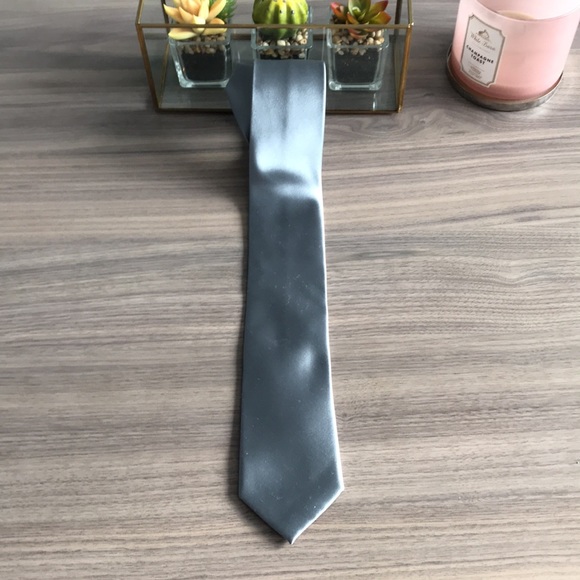 Like New! 100% Silk Tie Calvin Klein Gray Slim - Picture 3 of 5